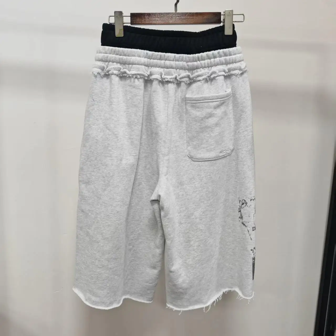 Wholesale Custom Logo Gray Cotton Double Waistband Baggy Drawstring Raw Hem Streetwear Knee Length Casual Men Sweat Shorts gallery 2