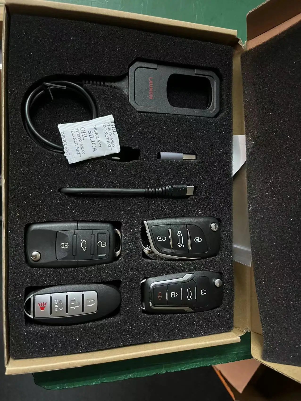 Launch X431 Key Programmer with Super Chip and 4 Sets of Smart Keys Launch X431 Remote Maker