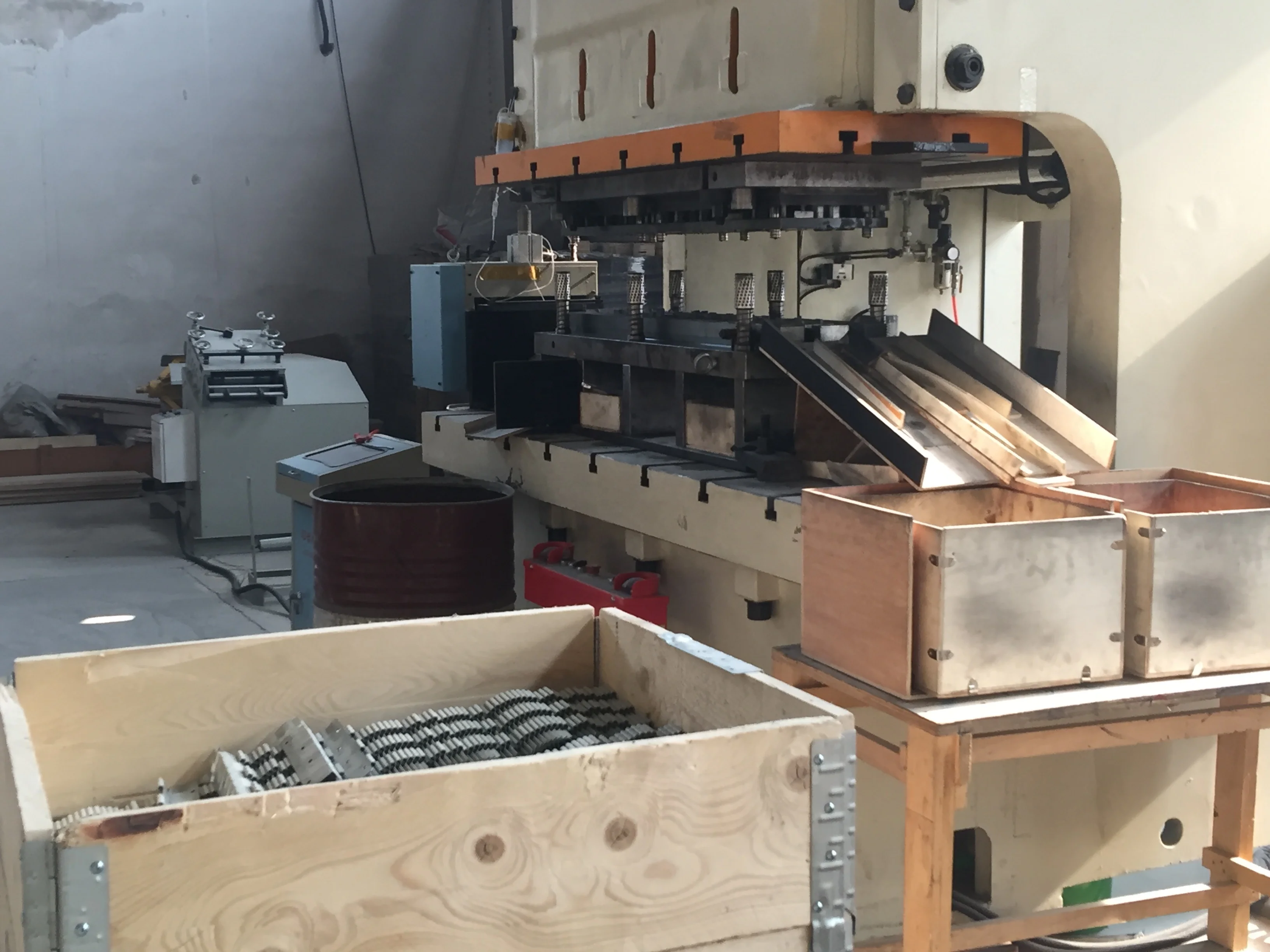 Hicas Pallet Collar Hinge Making Machine