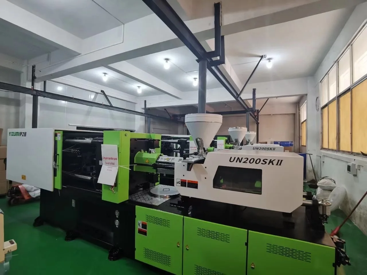 YIZUMI Plastic Injection Machines Servo Machine 200t UN200SKII Maquina Inyectora De Plastico Precio