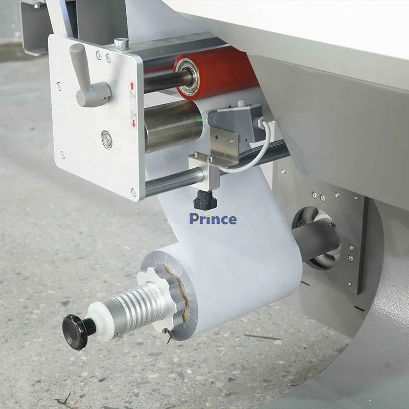 Automatic Servo Pillow Flow Food Packaging Machine Bread Roll Spare Parts Noodles Cutlery Tablet Fruit Flow Packing Machine