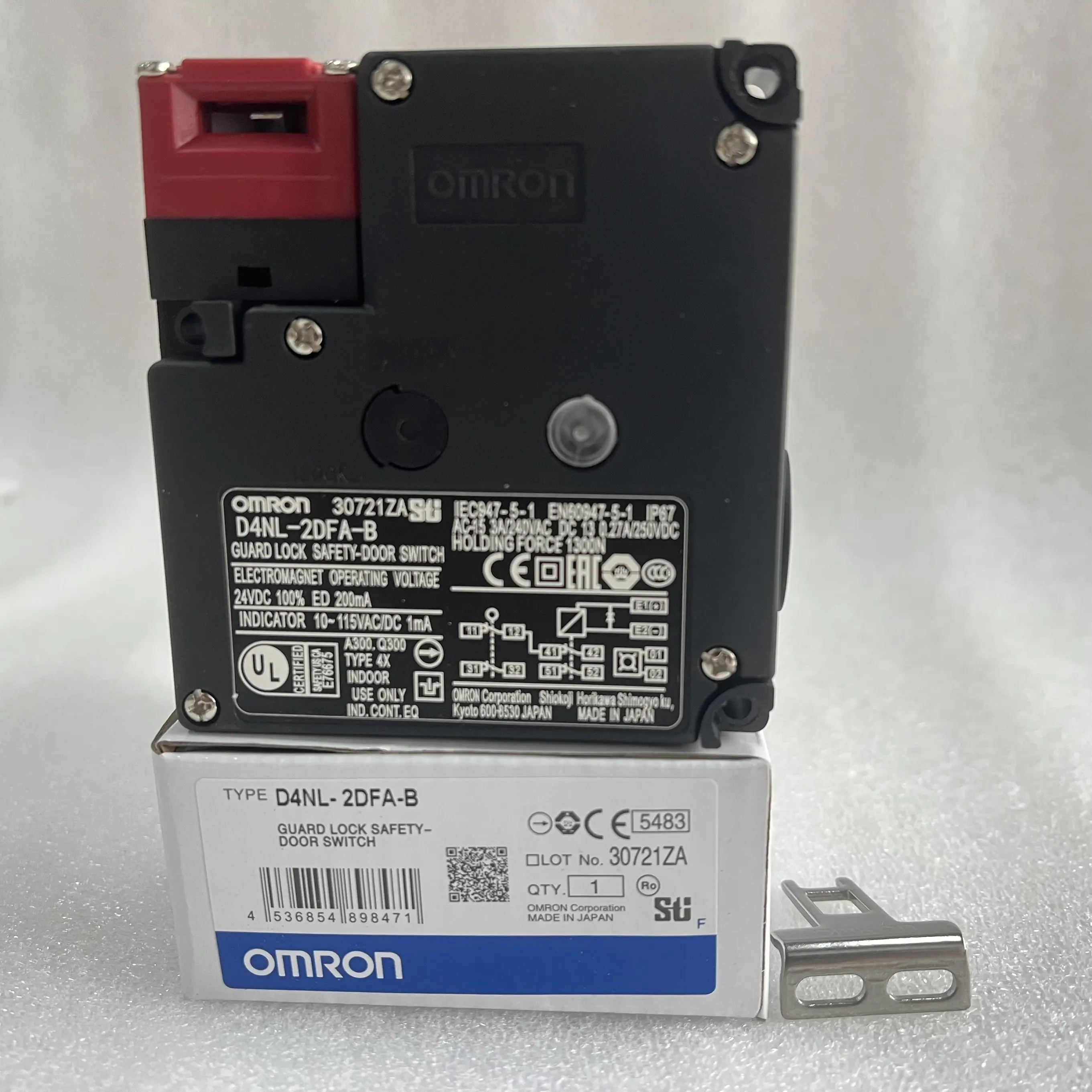Omron Guard Lock Safety-Door Switch D4NL-2DFA-B