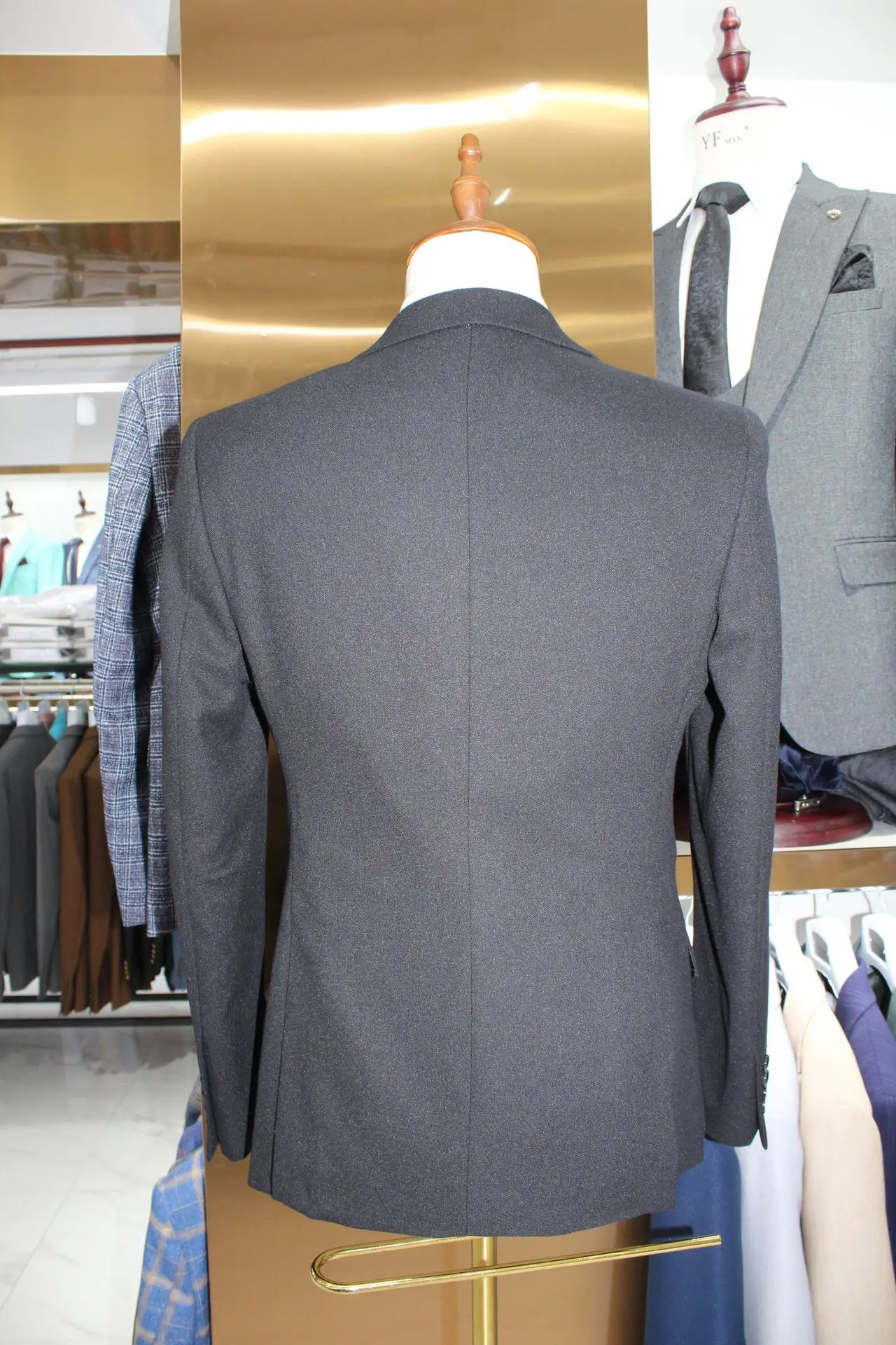 Slim Fit Mens Suits 3 Piece Set Single Breasted Luxury Business Wedding Tuxedo Jacket Pants Vest Modern Tailored Fit Outfit