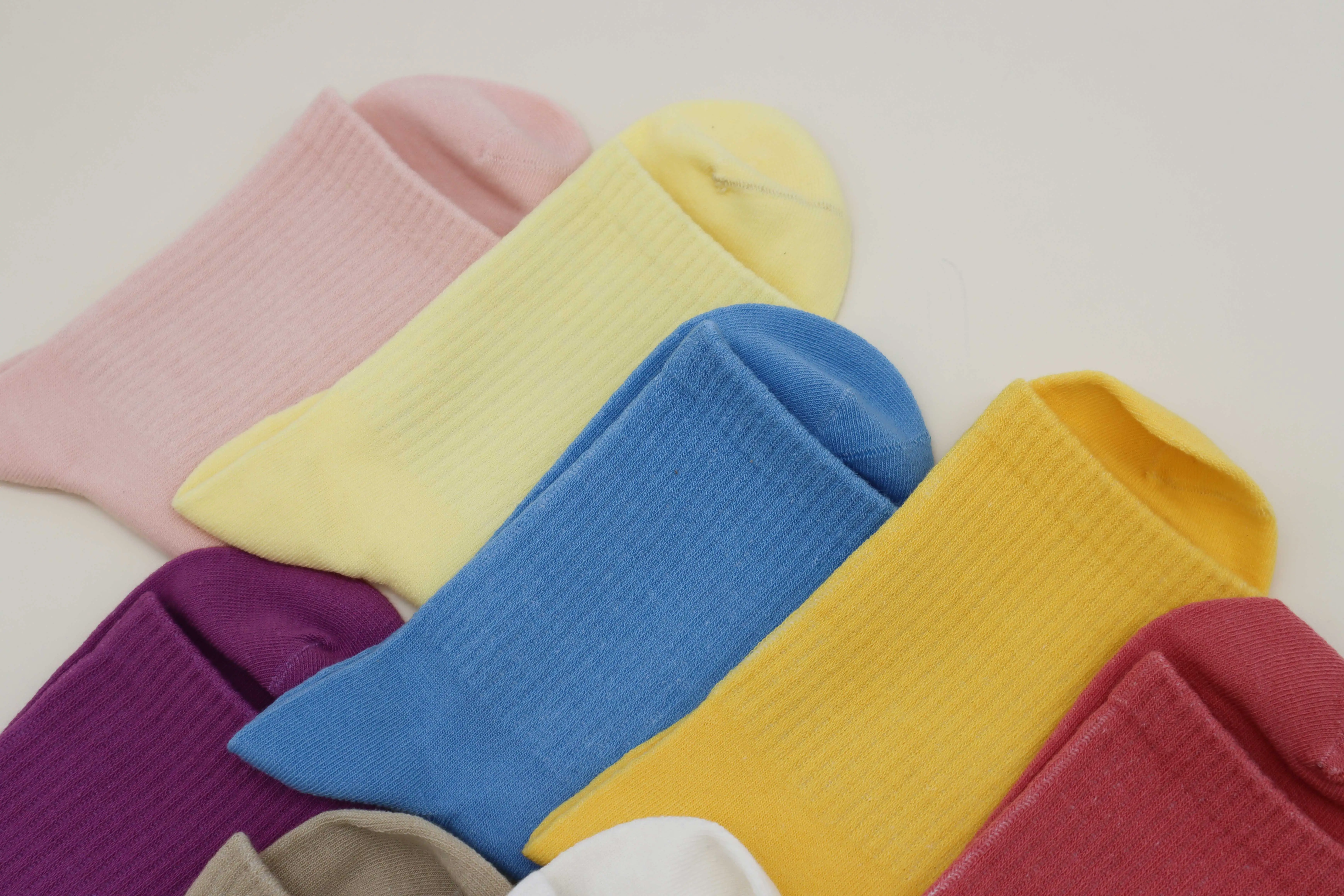 Женские модные носки, разноцветные однотонные чулочно-носочные изделия высокого качества, хлопковые носки для мужчин и женщин