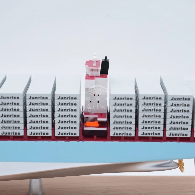 High simulation EVER GREEN container ship model, customized with your logo and color. Fine detailed craft, perfect ornament for exhibition, office lobby and reception room, great shipping business souvenir gift.Amber@vesselmodel.com Tel：+86 18038048785