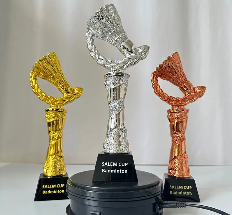 Customized sports award trophy resin crafts gold plated resin trophy star trophy crystal awards