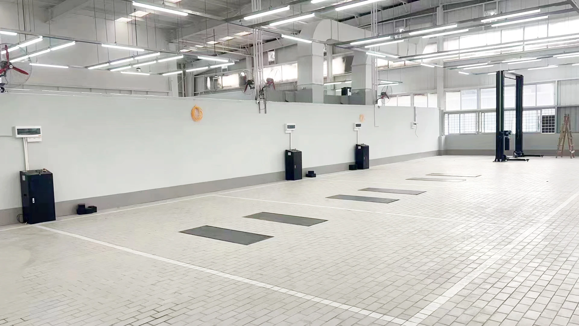 Customized Vertical Car Triple Stacker Parking Lift 3 Levels Hydraulic 