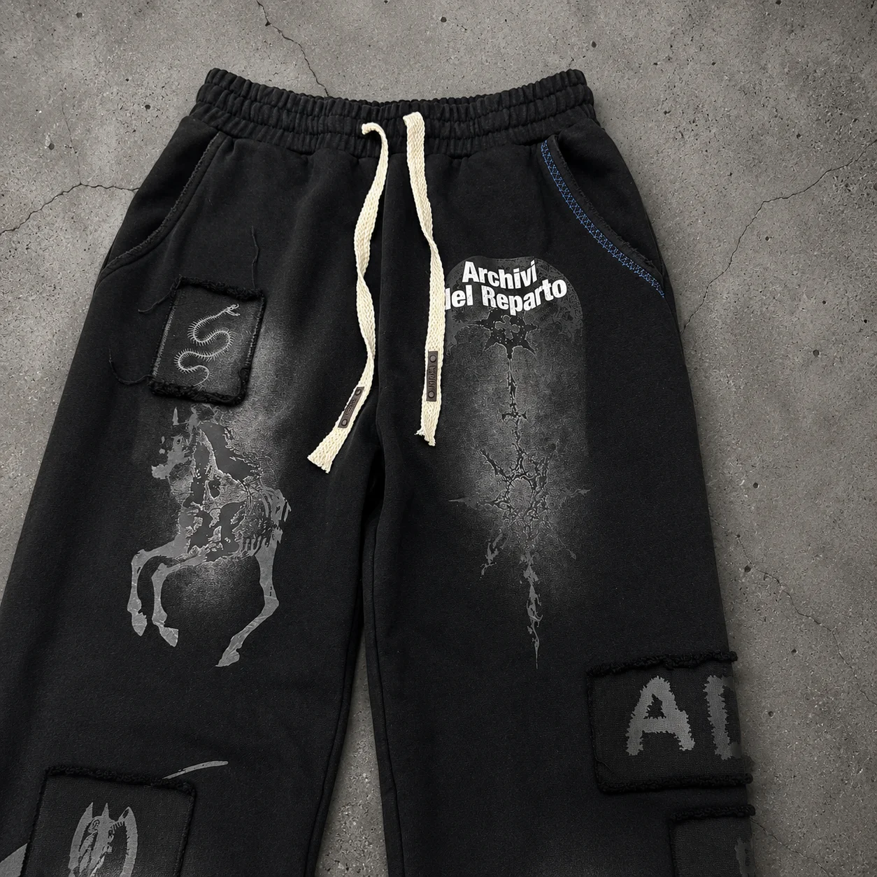 Streetwear Custom Black Washed Distressed Patchwork Graphic Drawstring Baggy Wide Leg Casual Urban Loose Fit Men Sweatpants gallery 3