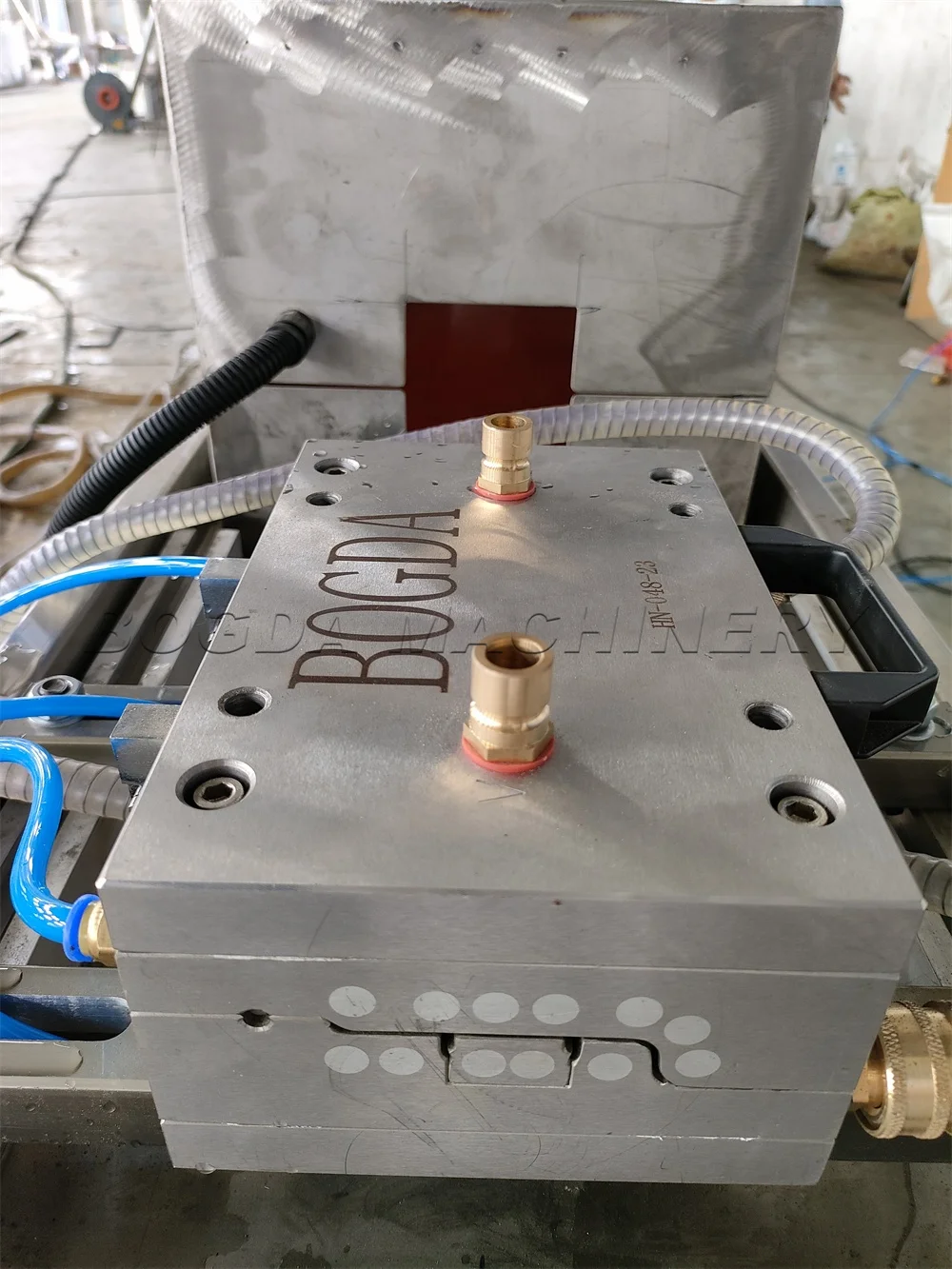 BOGDA Automatic Electrical Wire PVC Floor Skirting Trunking Moulding Extruder Line