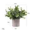 Plantes artificielles vertes en pot
