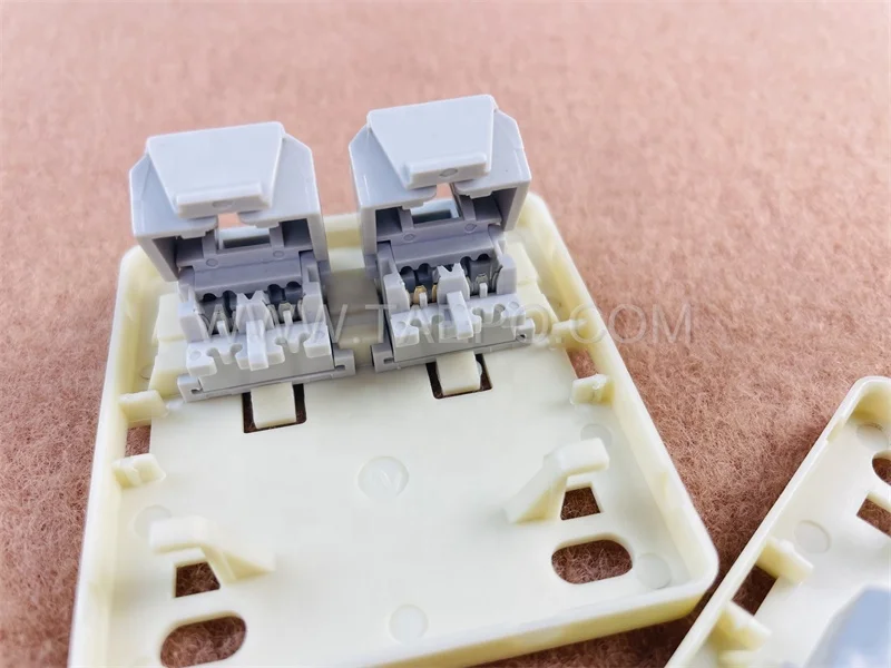 日本の墨三点、箱入り OF-CSW-2N 埋込スイッチボックス (鉄製セーリスボックス)塗代付