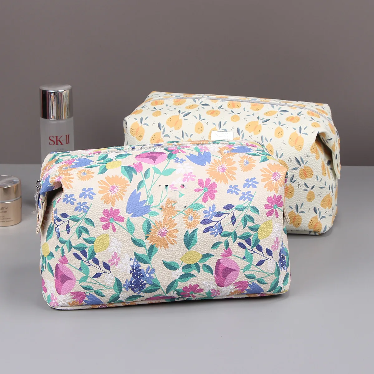 Customized Extra Capacity Makeup Bag With Private Logo Travel Print