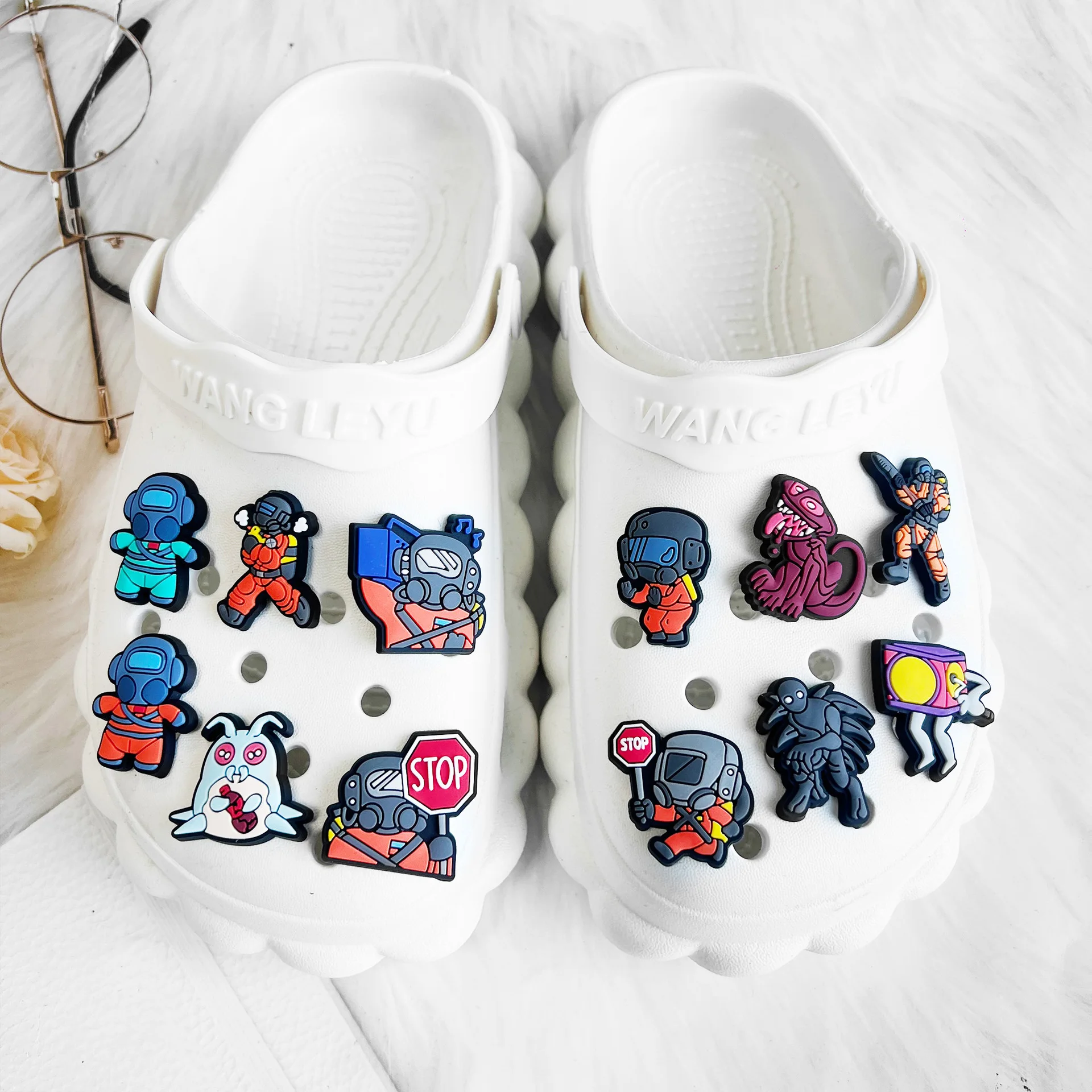 2024 Wholesale Lethal Company Game Croc Charms Game Anime Cartoon Croc