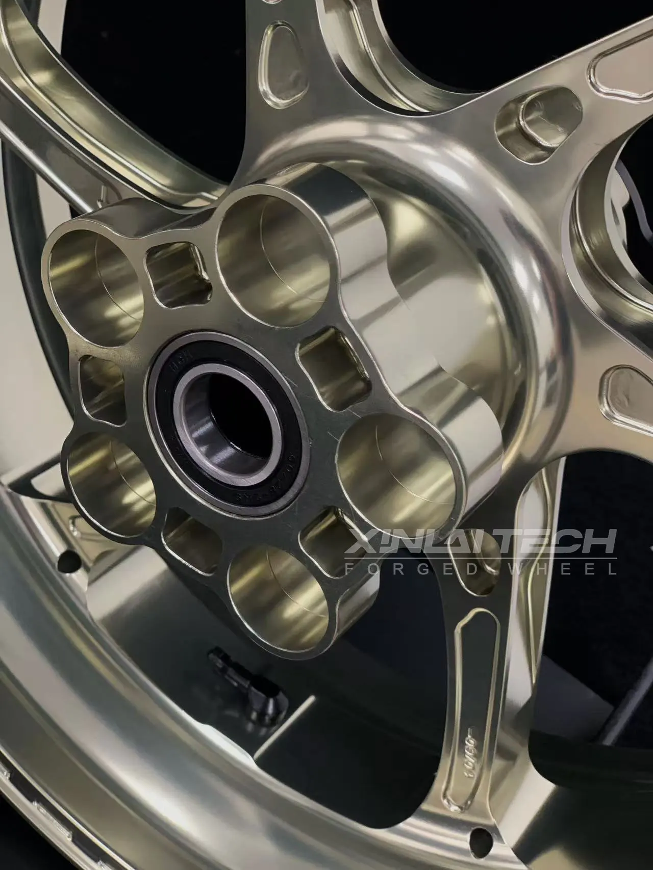 XL Custom Forged Motorcycle Wheels for Yamaha R1 R1M MT10 CNC Forged 17 18 Inch Custom Billet Anodized Surface Finish - Image 3