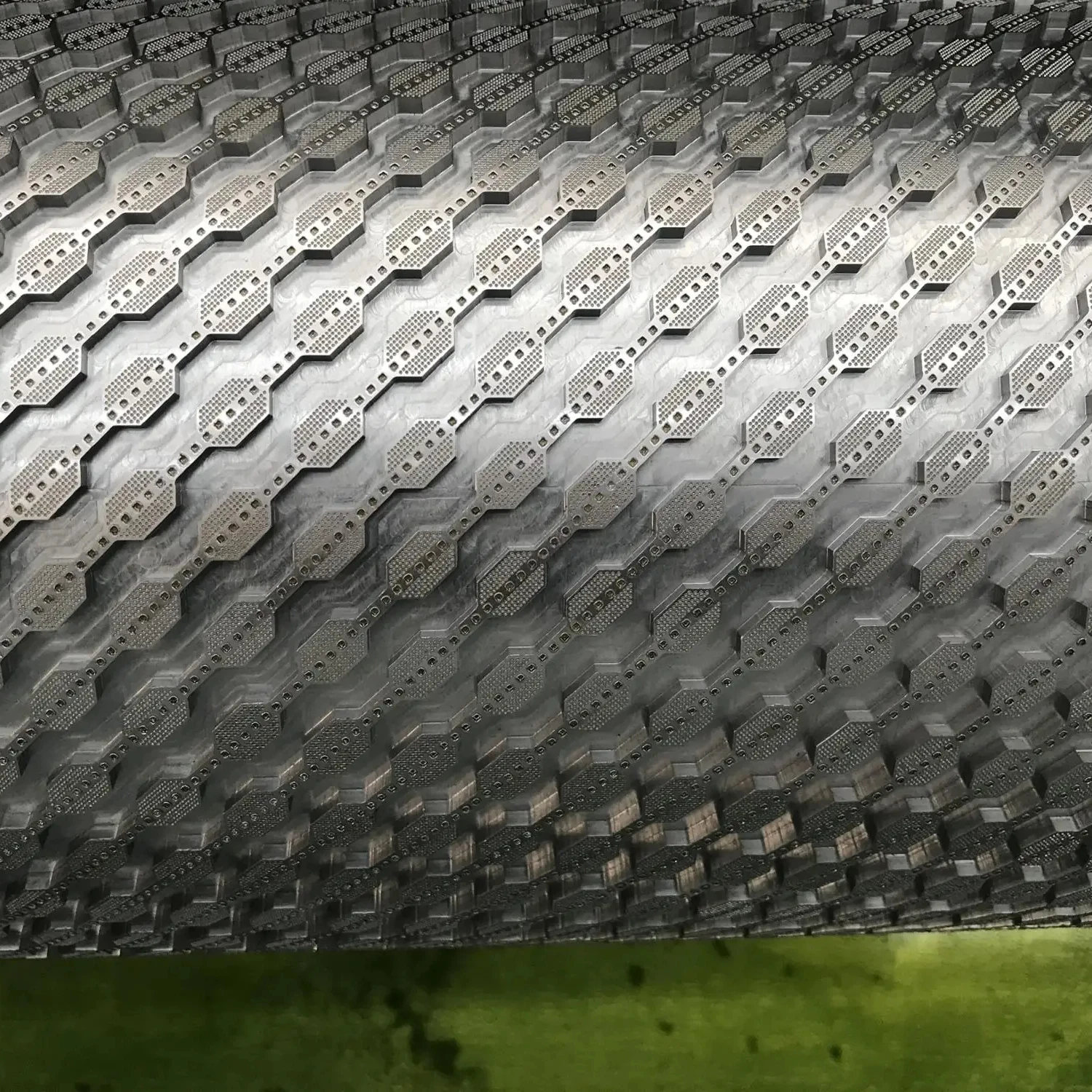 Hot Fabric Steel Embossing Roller Alloy Material with Chrome Plating Machining Parts
