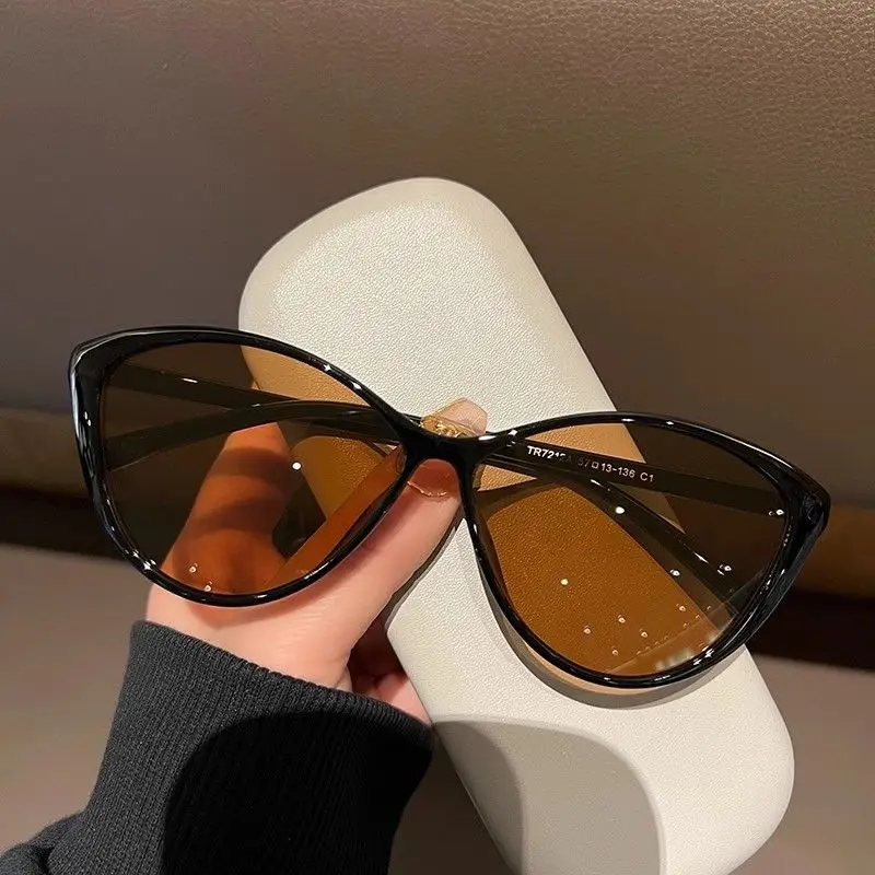 Retro Cat Eye Sunglasses with UV400 Protection Plastic Frame Brand Designer Oversized Cat Eye Sunglasses For Women  main image 3