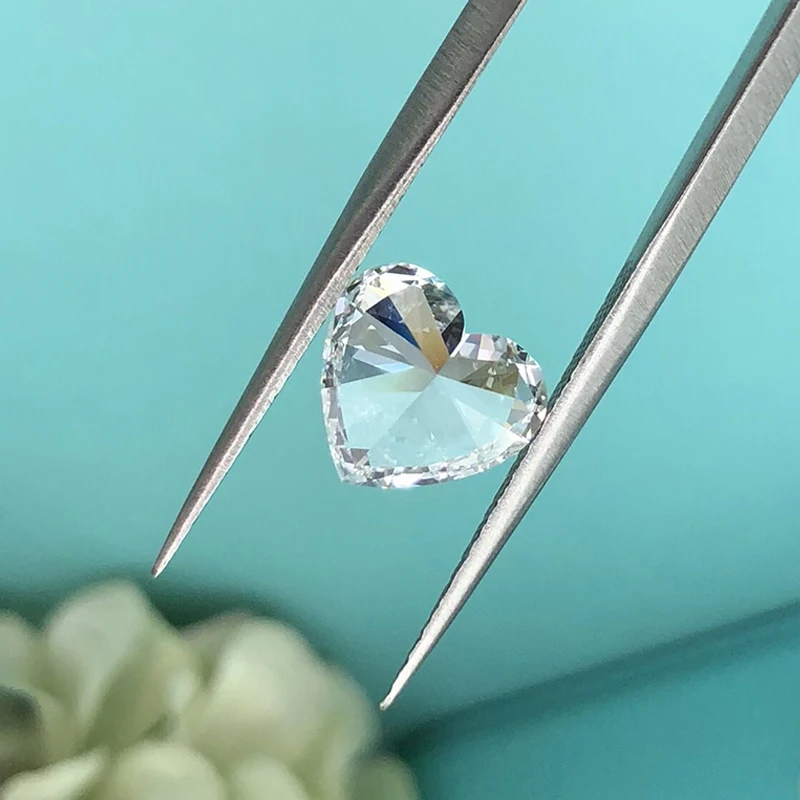 moissanite stones7.jpg