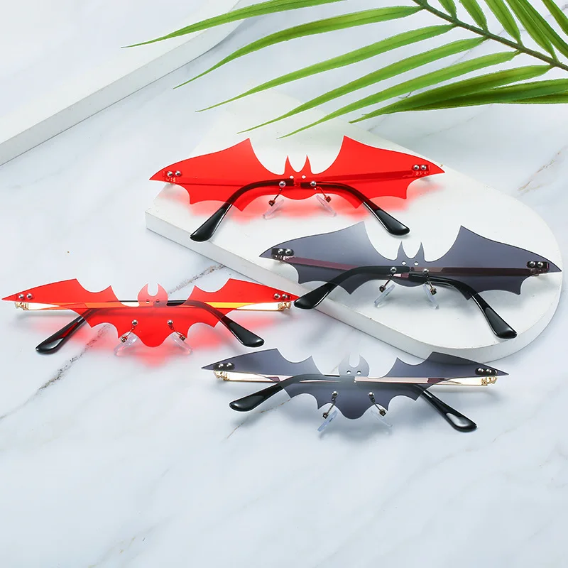 2024 Personality Bat Sunglasses for Men and Women Europe and the United States Trend Dazzling Street Sunglasses Sunglasses