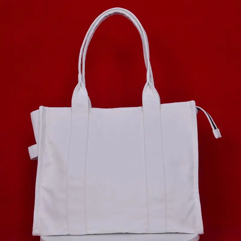 Bolso Emporio Armani colgante águila grande logo blanco - 195.00 € Bolsos y  zapatos de mujer, marcas de moda online, Michael kors, Karl lagerfeld,  Guess, Armani, Premiata y muchas marcas más