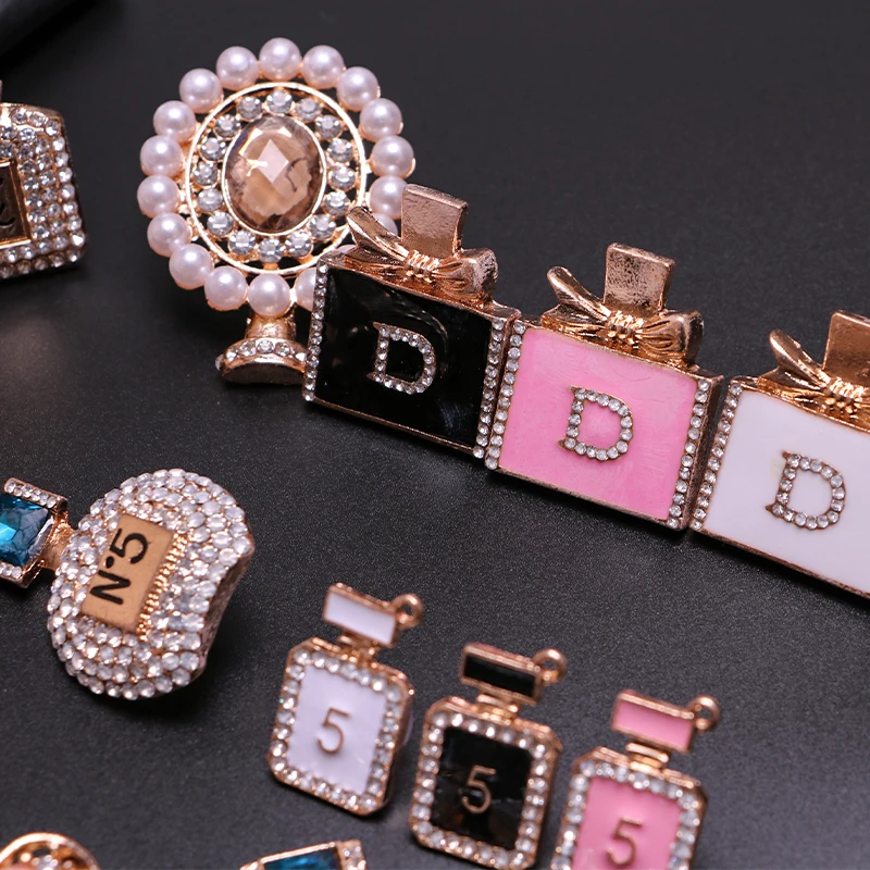 Wholesale Women Diy Designer Crystal Letter Accessories Custom Luxury Decoration Clogs Shoes Charm