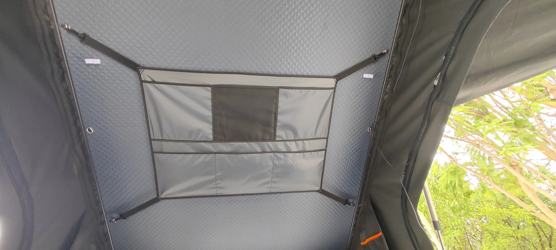 Outdoor Storage 2-3 Person Hard Shell Roof Top Tent with 420D Oxford Fabric and X Hinge Design