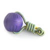 Bola morada con cuerda
