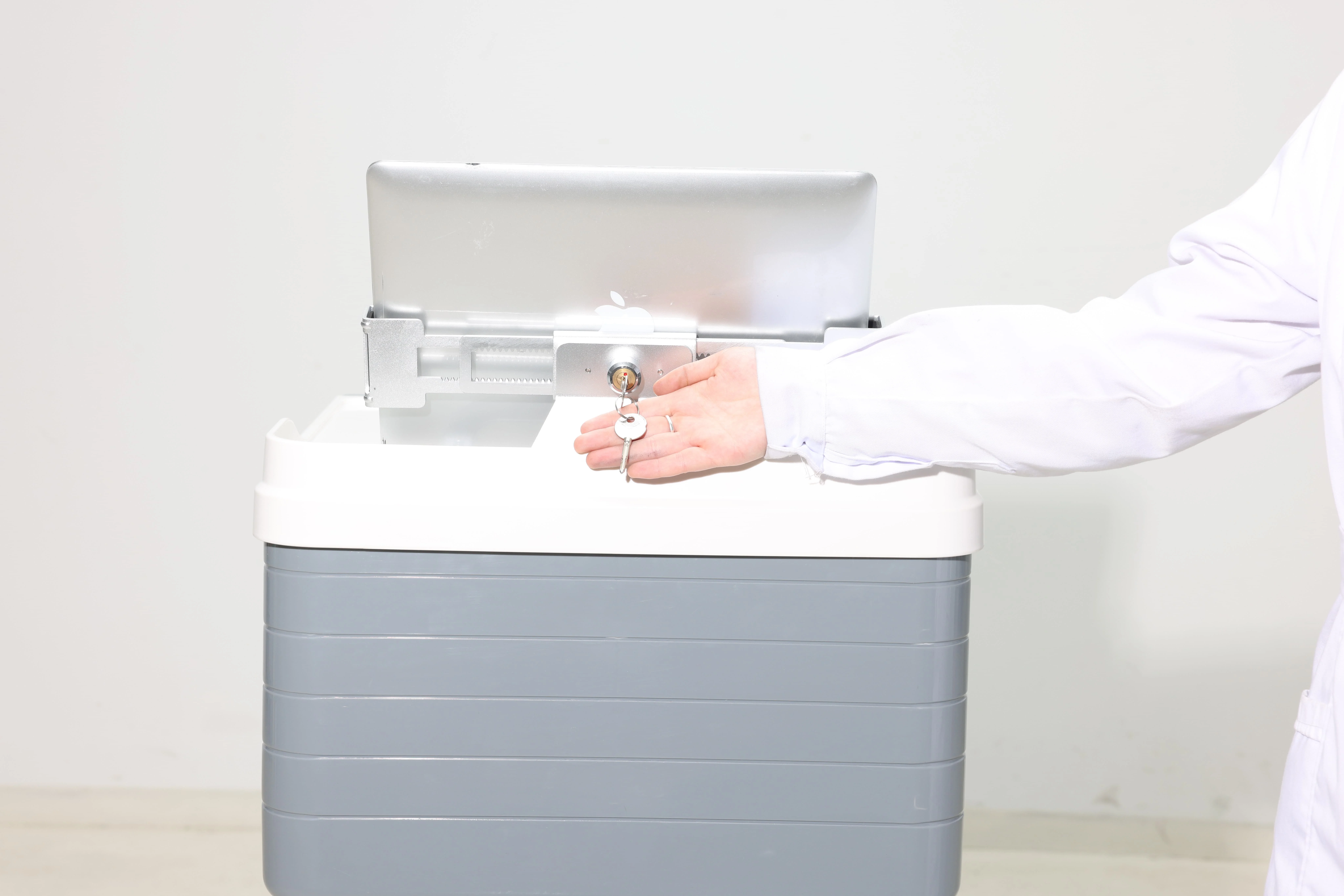 ABS Aluminum Hospital Medical Trolley Cart Pull-Out Mouse Platform Secure Laptop Mount Lockable Drawers CE ISO Hotel Hospital 5