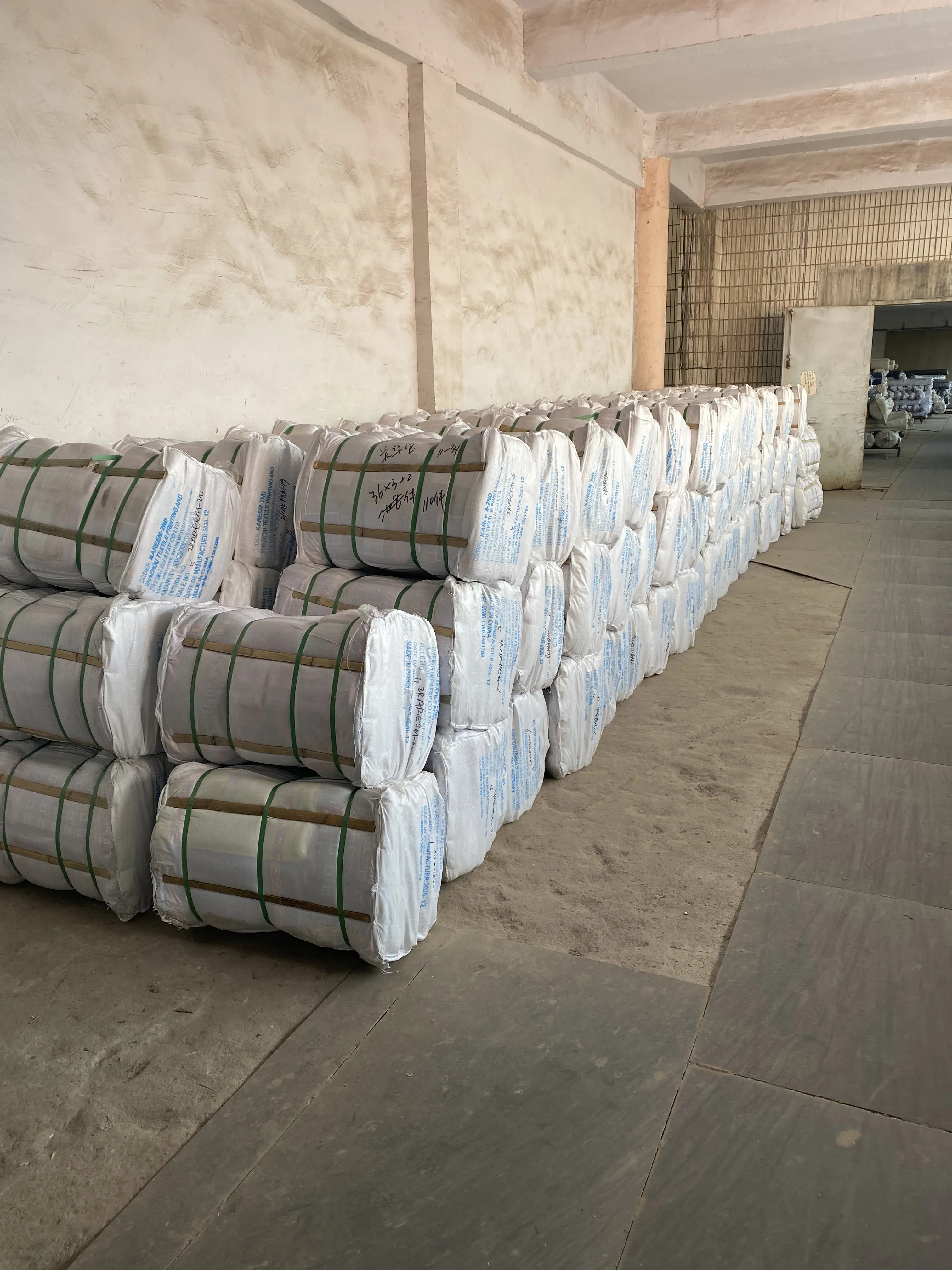 
 Хлопчатобумажная саржевая ткань с саржевым переплетением для рынка Йемена, Саудовской Аравии, Размеры: 90-95 г/м2  