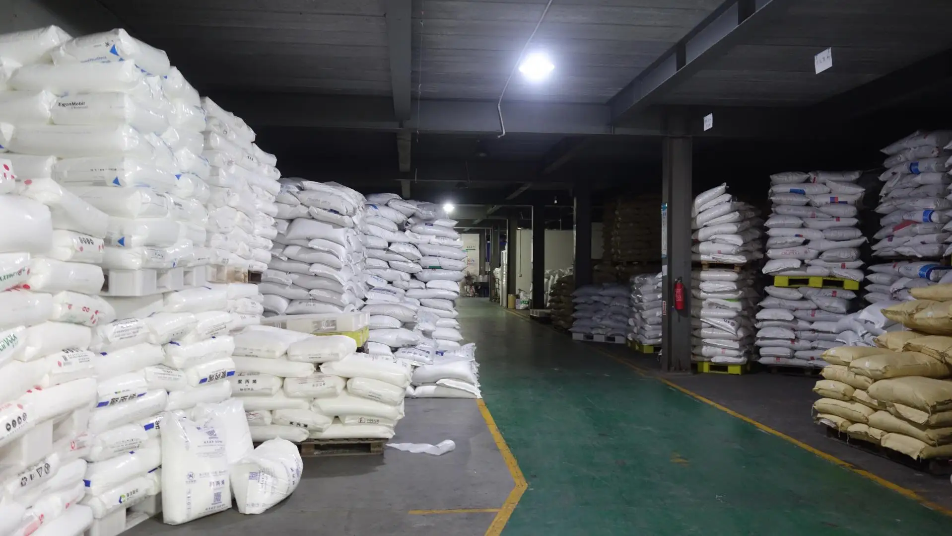 NINGBO RUINUOAISIMI TRADING CO., LTD. 3