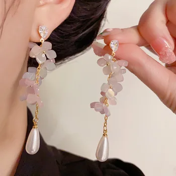 Small Fresh Temptament Fashion Simple pink Petal Droplets Long Tassel Earrings Gold Plated Luxury Ear Jewelry Drop Earrings Type