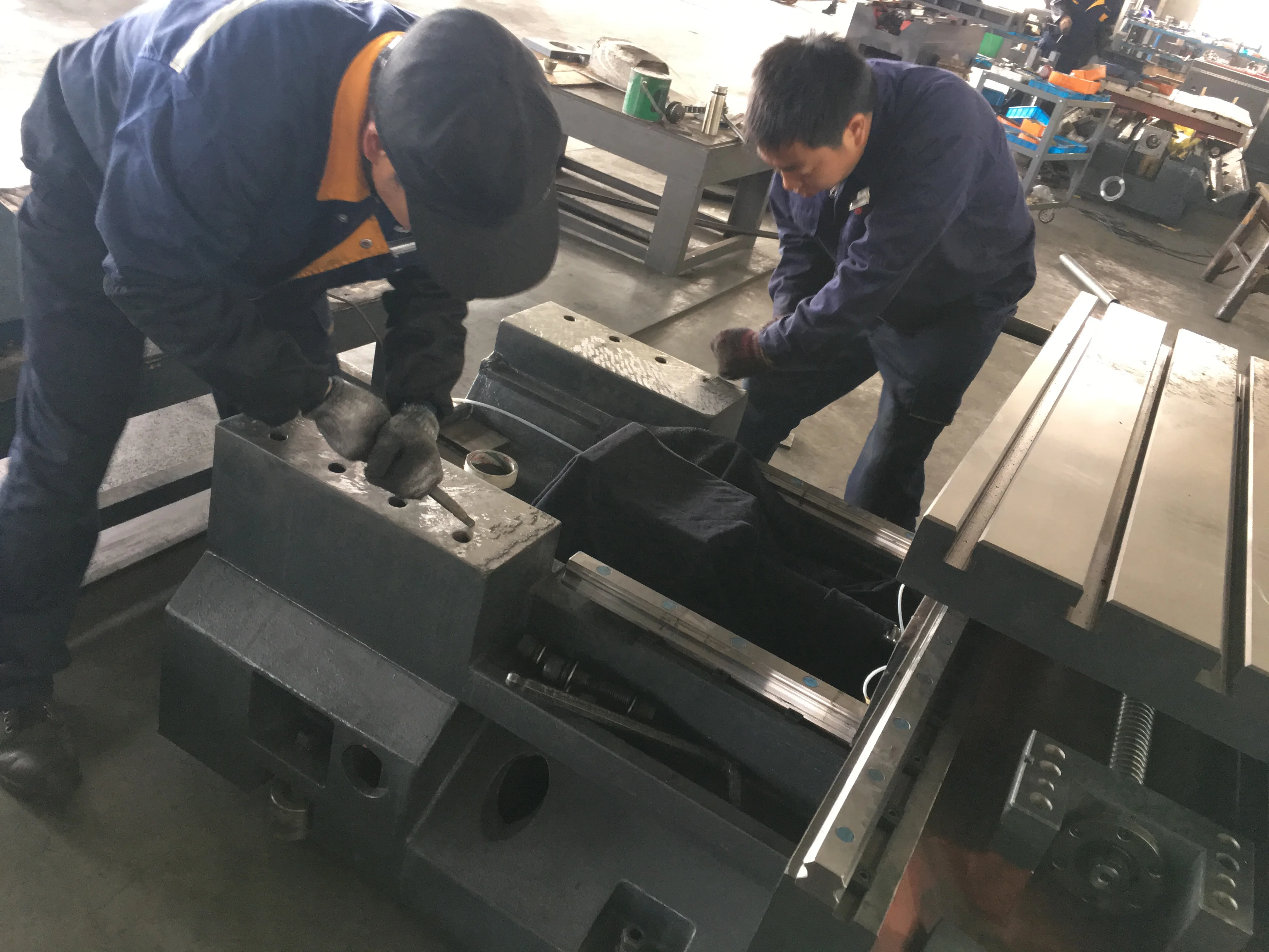 
 Maxtors высокая скорость высокая точность быстрая перемещение ЧПУ обрабатывающий центр вертикальный Расточные фрезерные VMC-850 с 3 оси линейные рельсы  