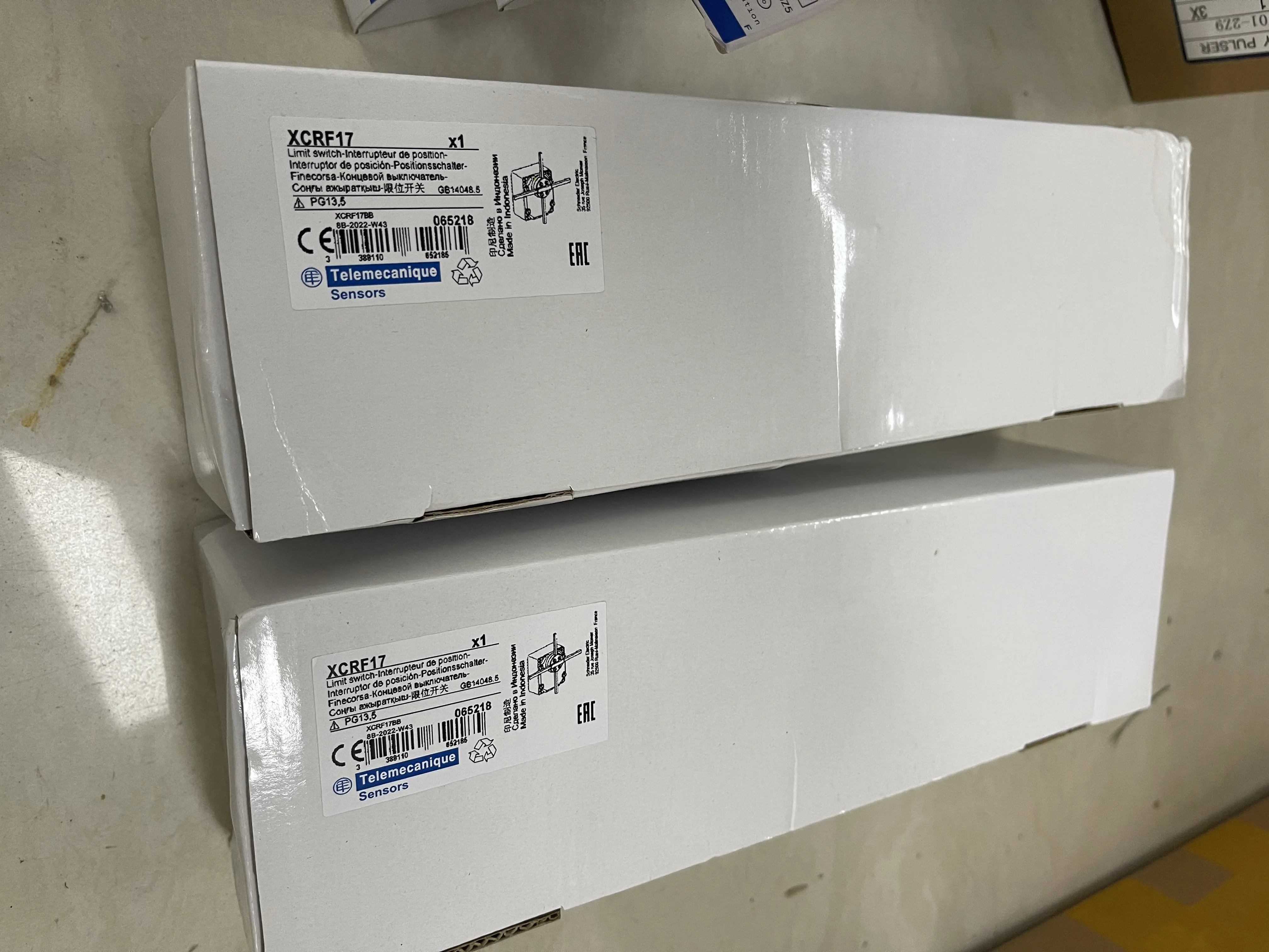 Telemecanique Limit Switch XCRF17