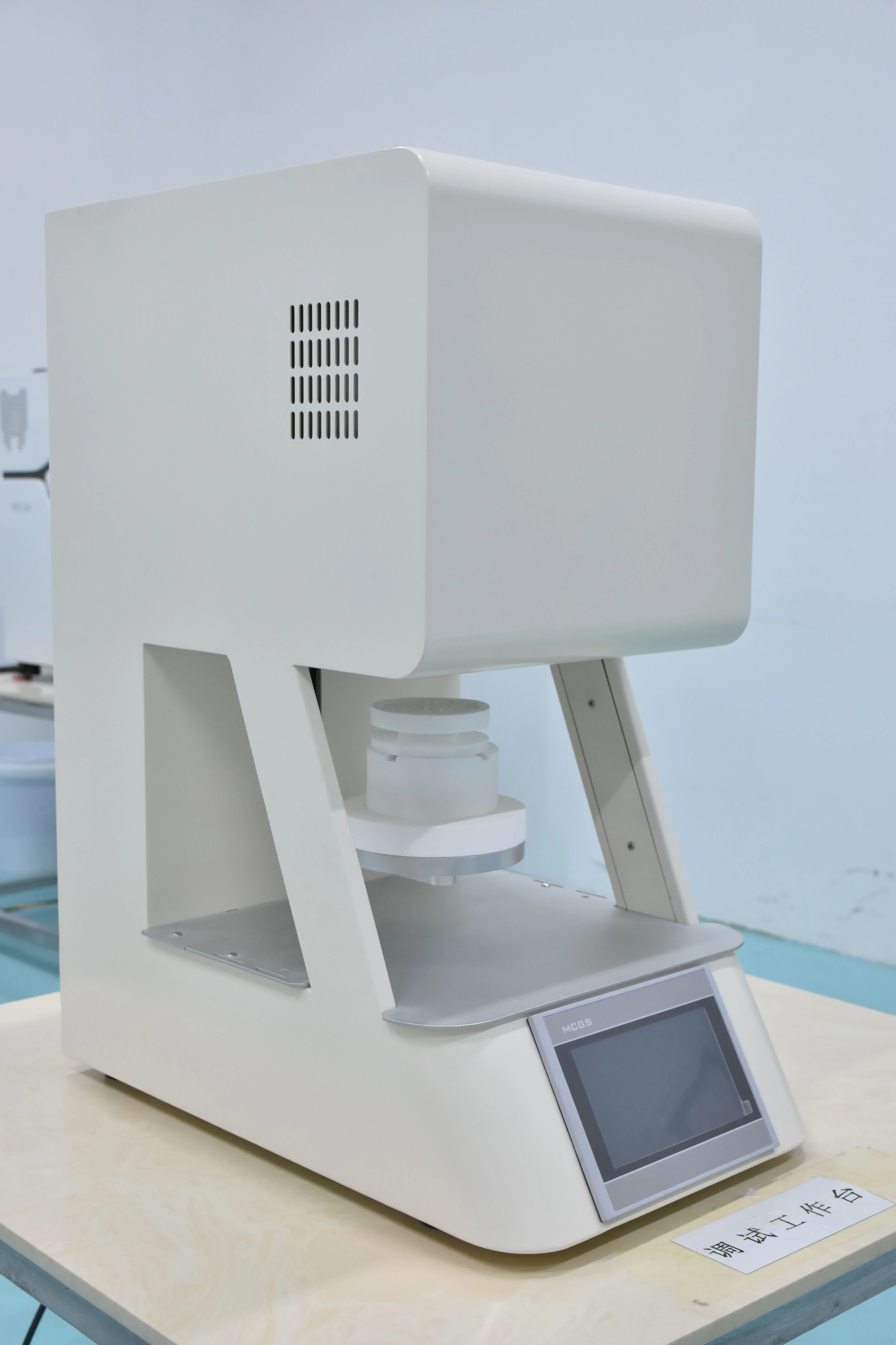 Yucera 1560C Dental Zirconia Sintering Furnace Dental Ceramics Furnace Dental Porcelain Furnace