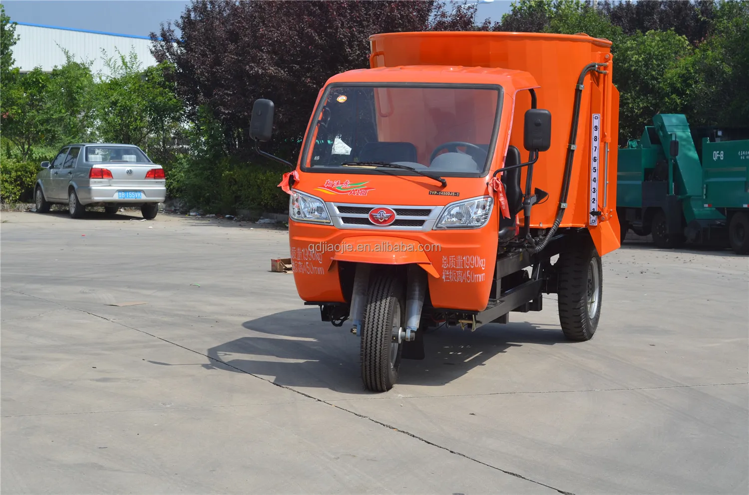 Mini TMR Feed Mixer Tricycle with Weighing System Animal Feeders for Livestock Farm Usage