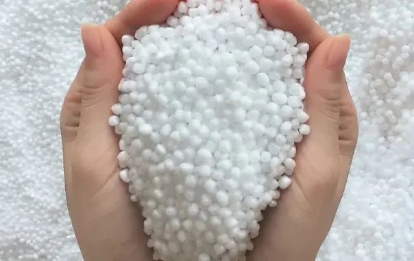 Кресло-мешок из пенополистирола для