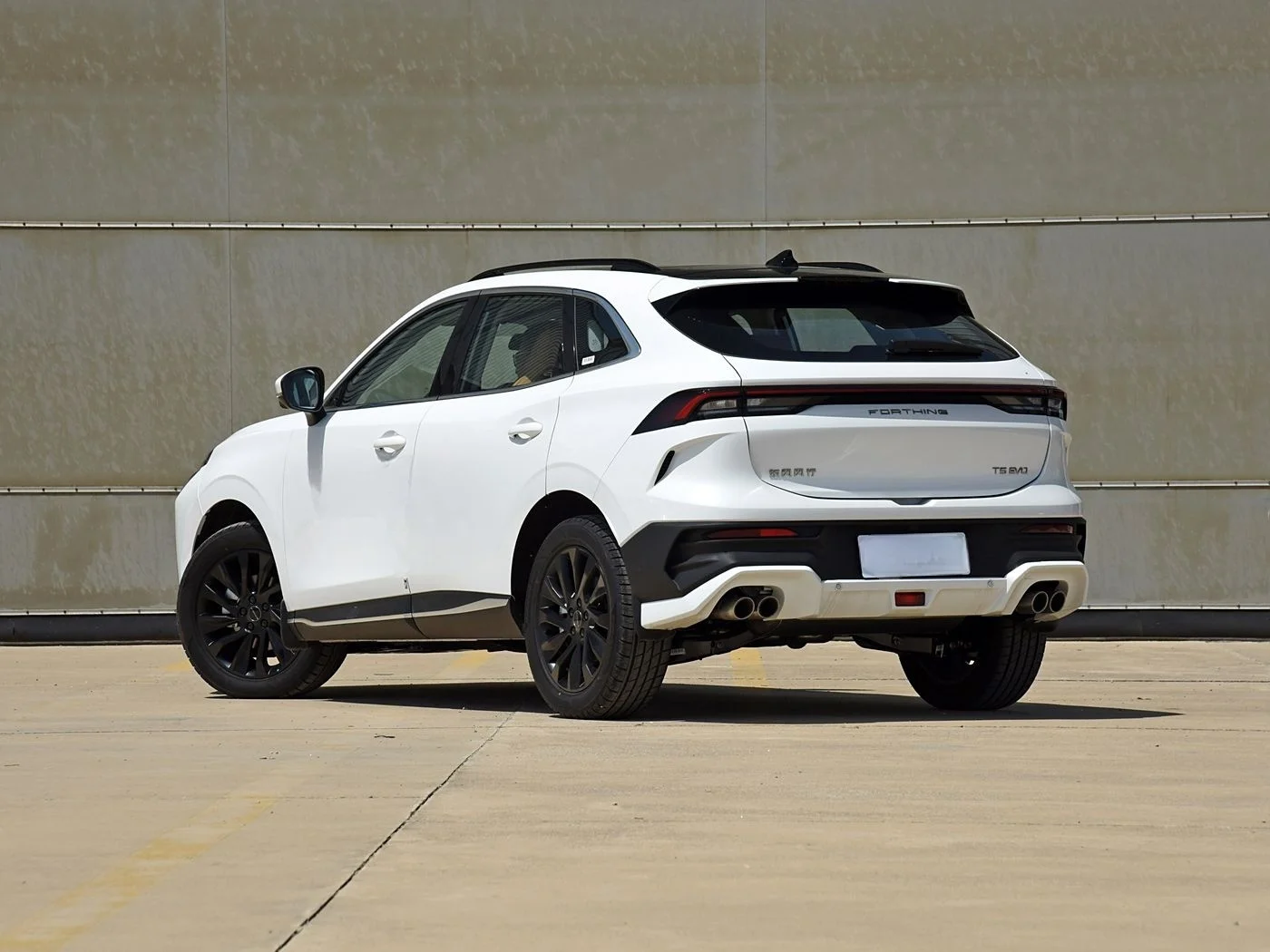 Dongfeng Forthing T5 Evo Gas Vehicle 1.5t Dct Diamond Compact Suv5 Door With 5 Seats Petrol Gasoline