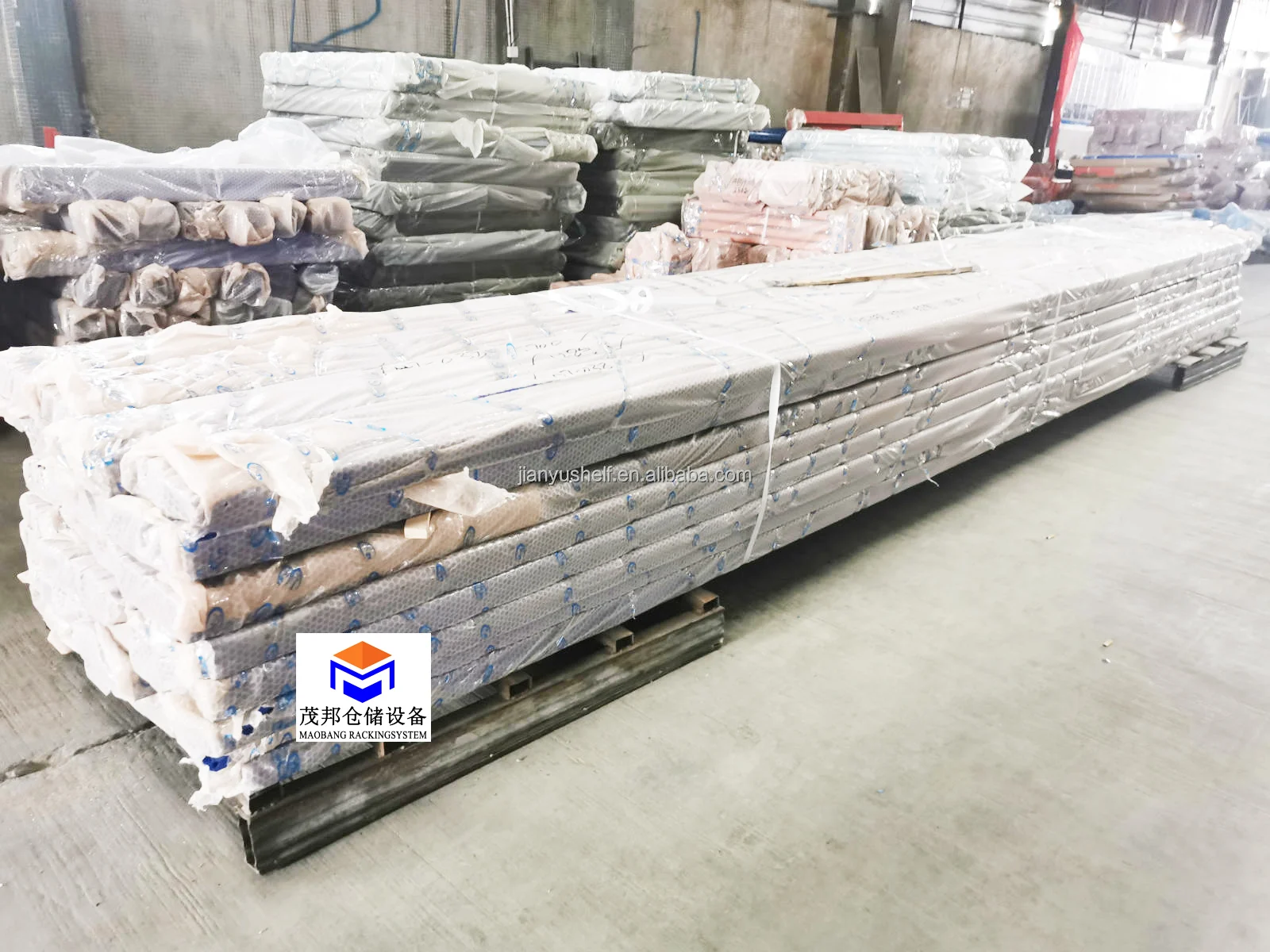 Heavy duty pallet racking metal 4 tier adjustable selective industrial warehouse storage racking supplier