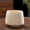 Tazza generica color caffè a forma di cuore
