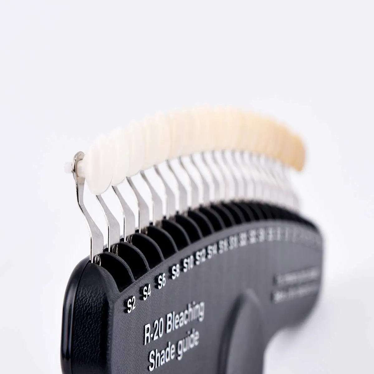 歯科技工　シェードガイド　3DPRO アイダイテ Amazon.co.jp: 歯科シェードガイドプロフェッショナル 3D R-20