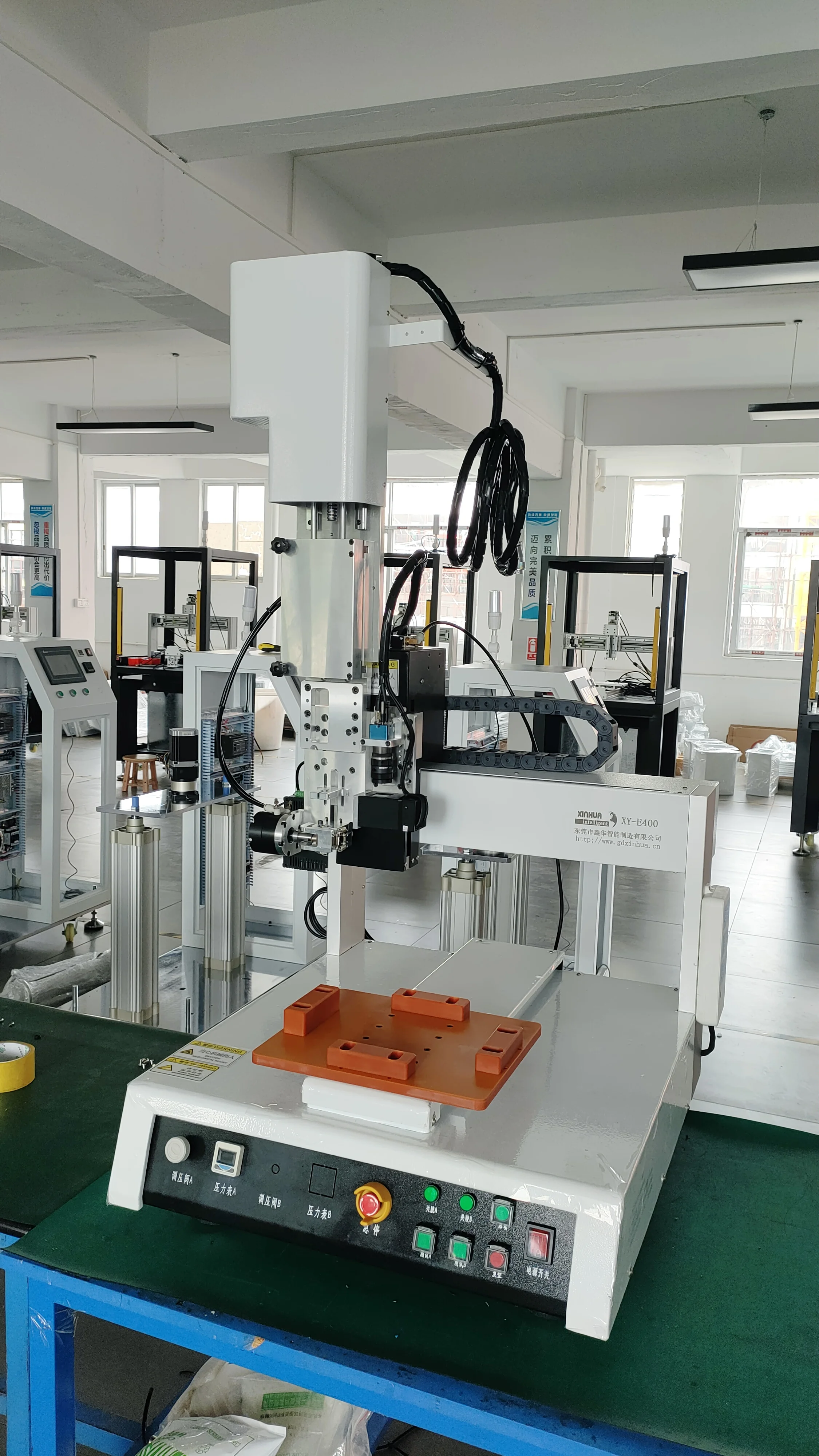 Full Automatic Epoxy Resin Pump and Motor Based Rotating Red Glue Dispenser Machine for Mobile Phone Shells