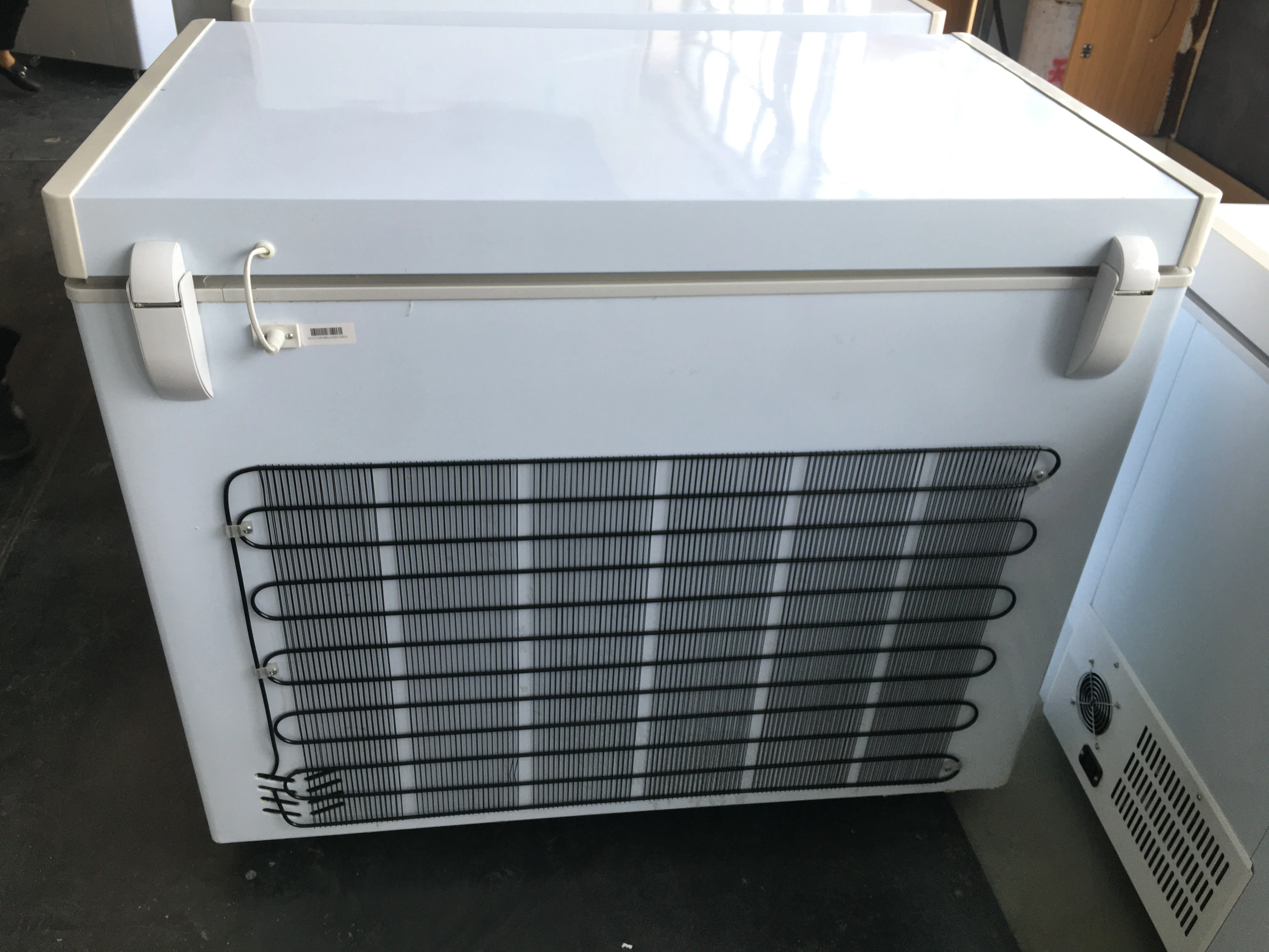 110L Solar Deep Chest Freezer Fish White Customized Folding Door Solar Freezer