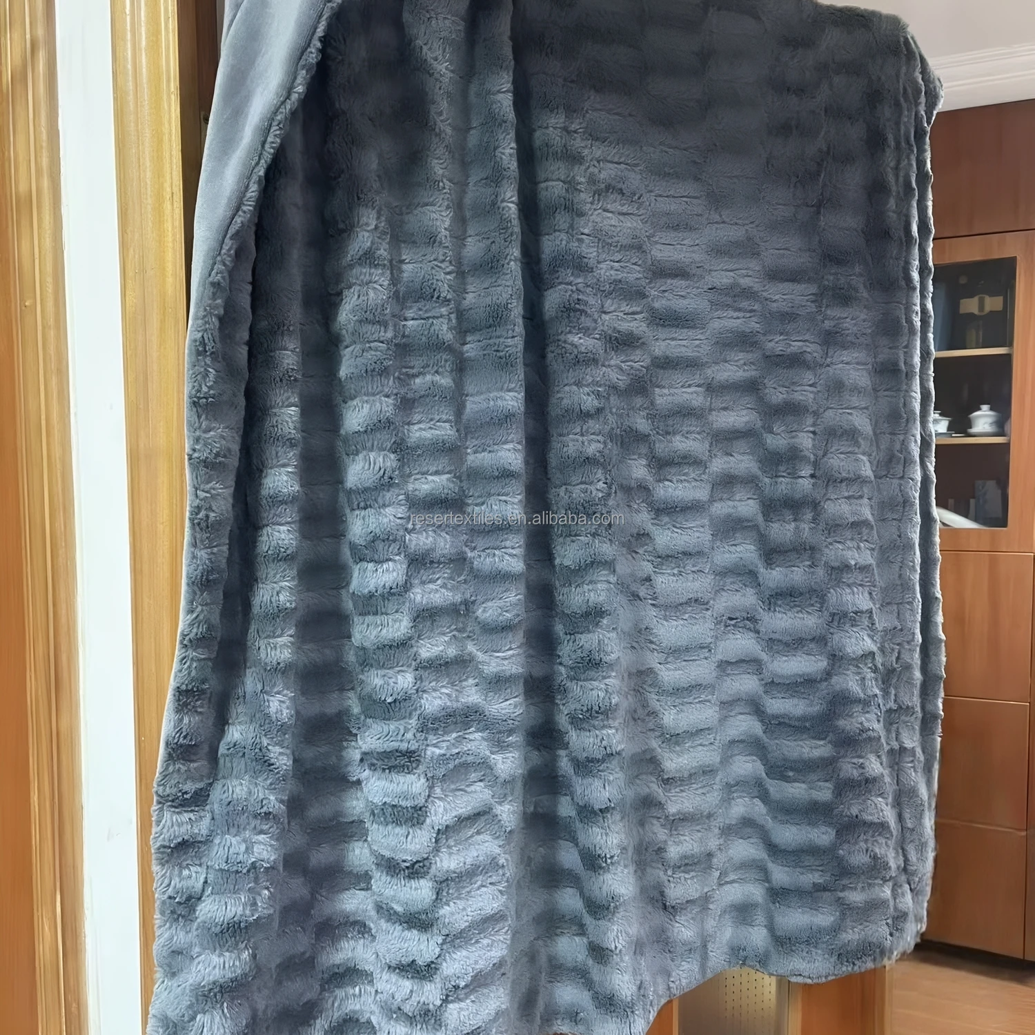 Solid Fluffy Soft Modern Knitted 100% Polyester Winter Fleece Throw Blanket Anti-Dust Mite Machine Washable Long Hair Cozy Fuzzy