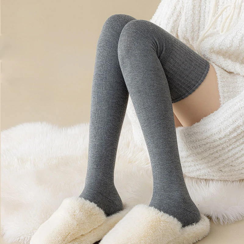 Acquista Calze invernali tinta unita coscia alta media sopra il ginocchio Calzini Lolita carini calze spesse e calde da donna gamba lunga in Italia a partire da 4.84 Acquista Calze invernali tinta unita coscia alta media sopra il ginocchio Calzini Lolita carini calze spesse e calde da donna gamba lunga in Italia a partire da 4.84