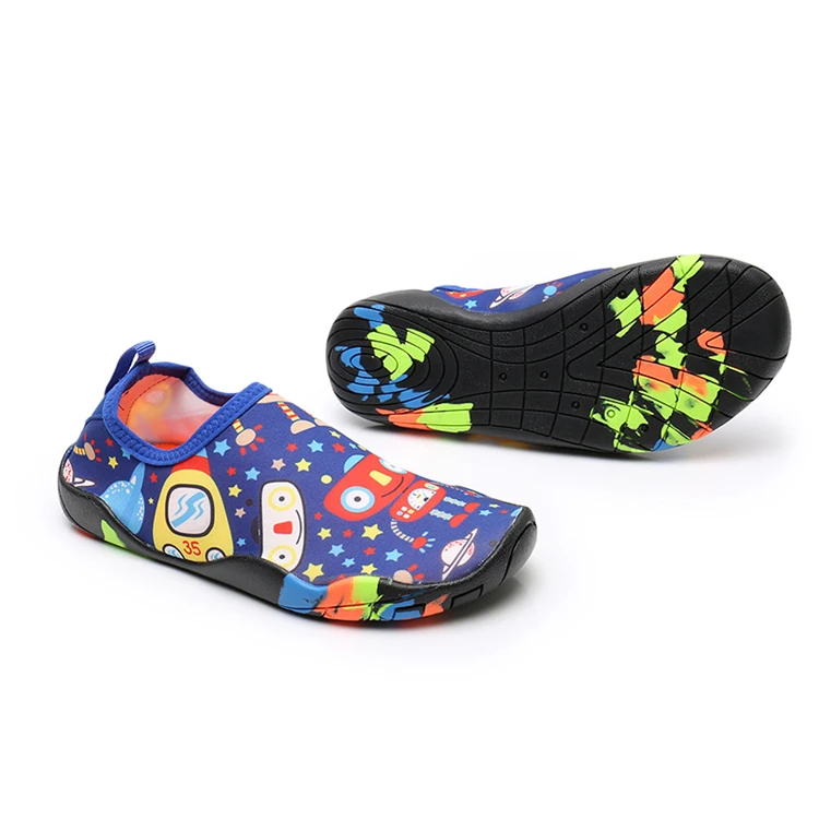 Wholesale fashionable non-slip child shoes portable shoes durable wading shoes