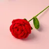 Ramo de rosas rojas (hojas de color verde oscuro)