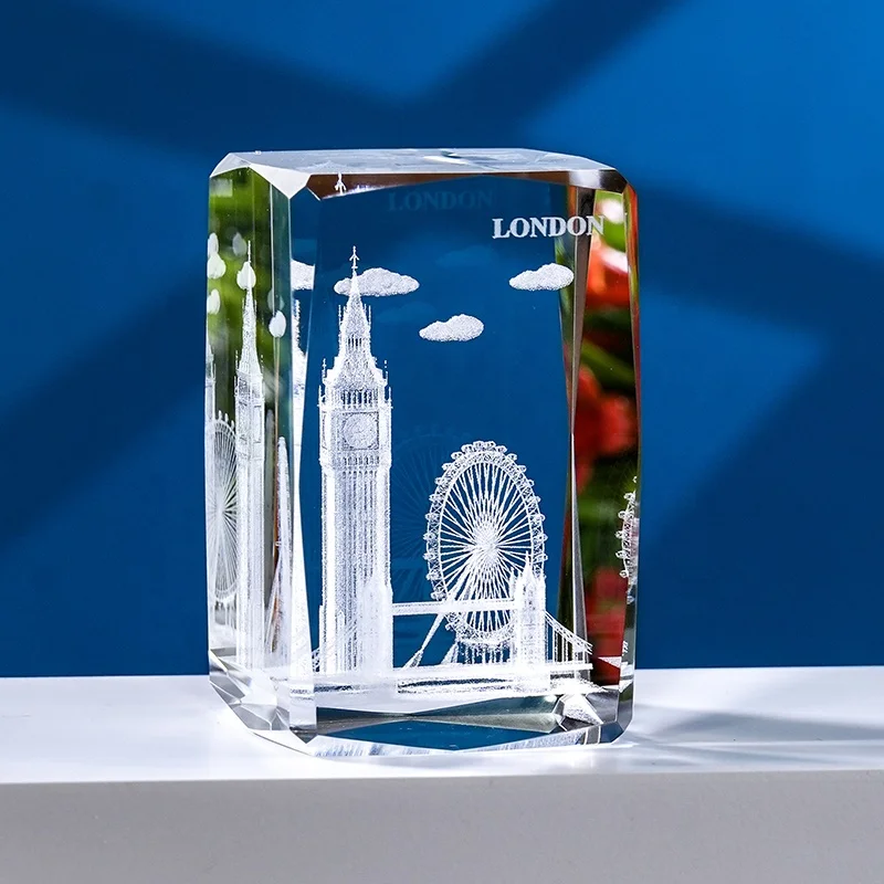 Cube de cristal laser 3D bon marché pour le bâtiment de Londres pour les cadeaux touristiques cubes de verre cristal k9 transparents