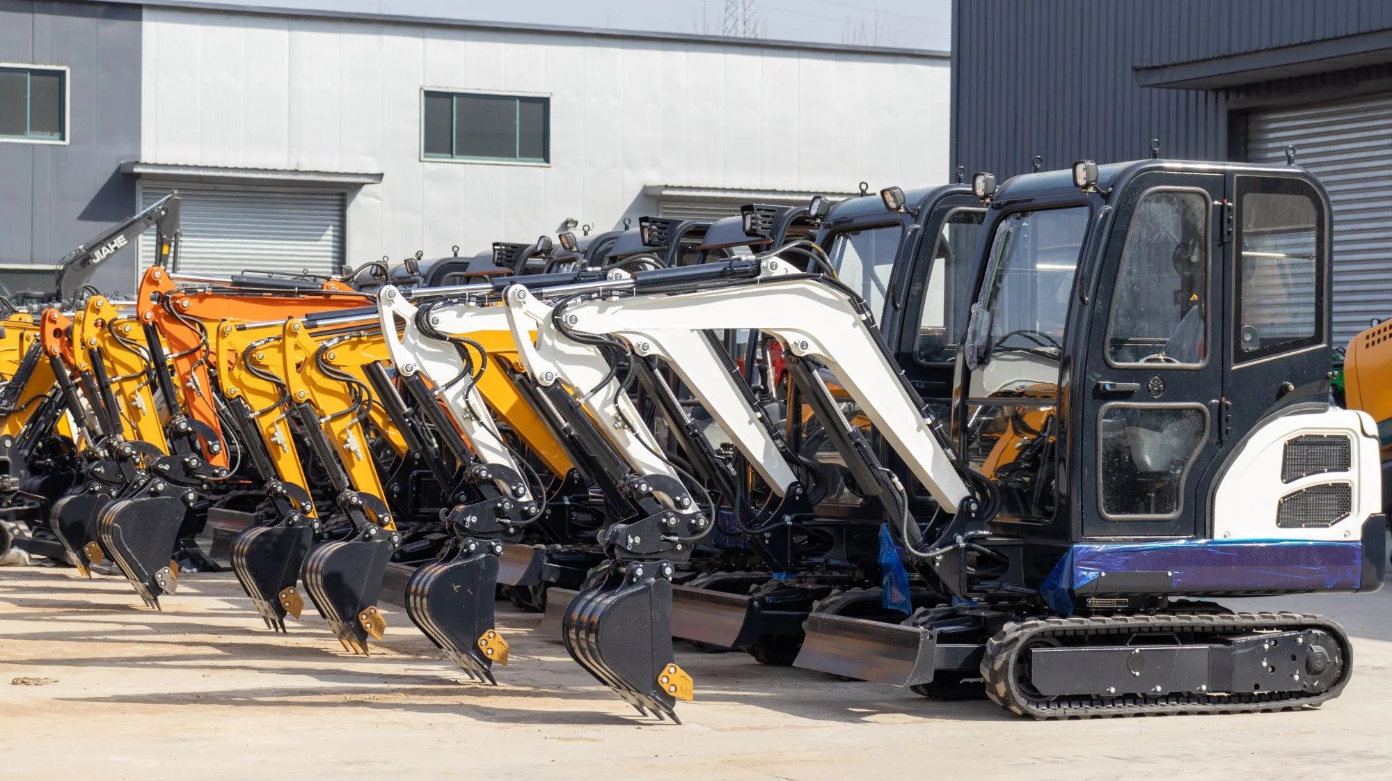 Mini Crawler Excavator - 1.8 Ton Earth-Moving Machinery