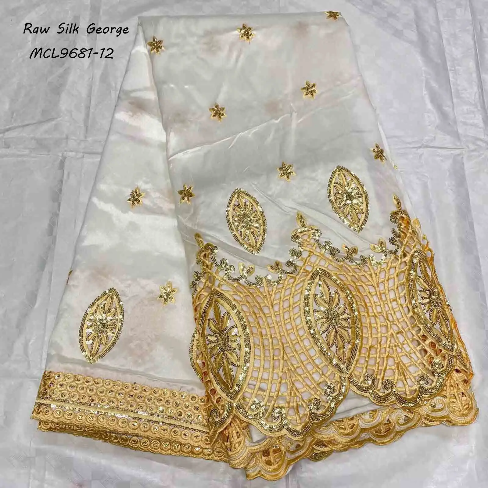 女人的时尚打扮，蓝色艺术长裙飞丝绸面料，挥舞着紫色布——图库图片© inarik #143916305, image size:1600x1600