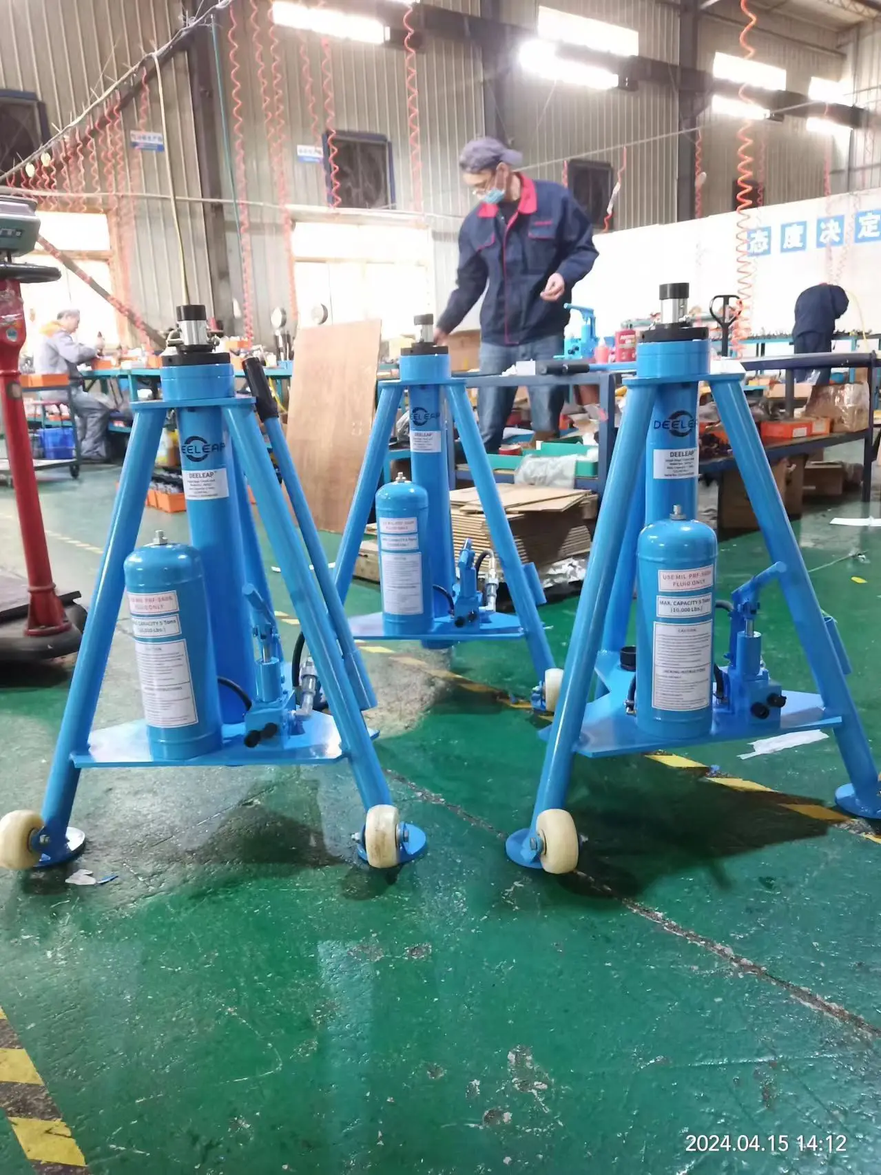 tripod jack2.jpg