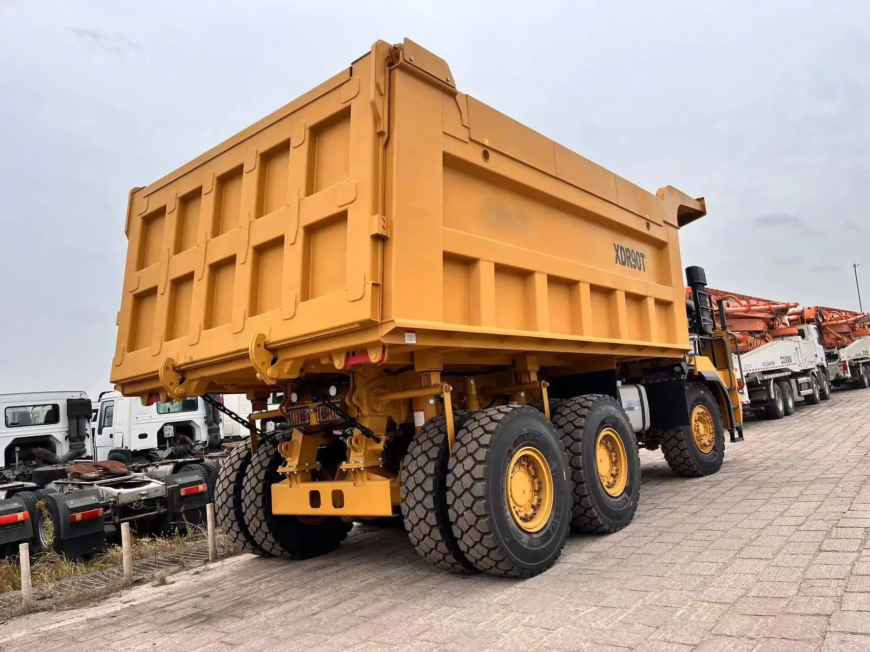 新品未使用】GOOD YEAR 記念品　mining truck Good-Performance-and-Durtable-